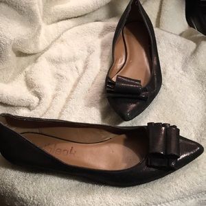 Flat leather designer shoes with bow